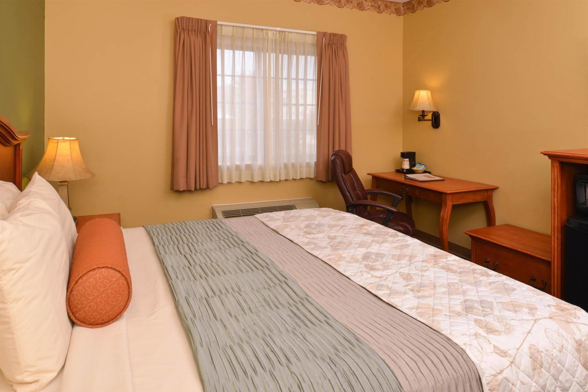 Country Hearth Inn & Suites Edwardsville Ngoại thất bức ảnh